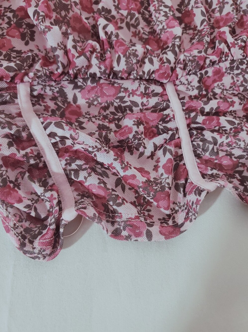 GARAGE Floral Ruffled Smock Pleated Rose Cami Crop Top - Picture 5 of 11